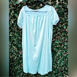 ▪️ 4/$25-‎ Vintage Sans Souci Lingerie Slip Nightdress